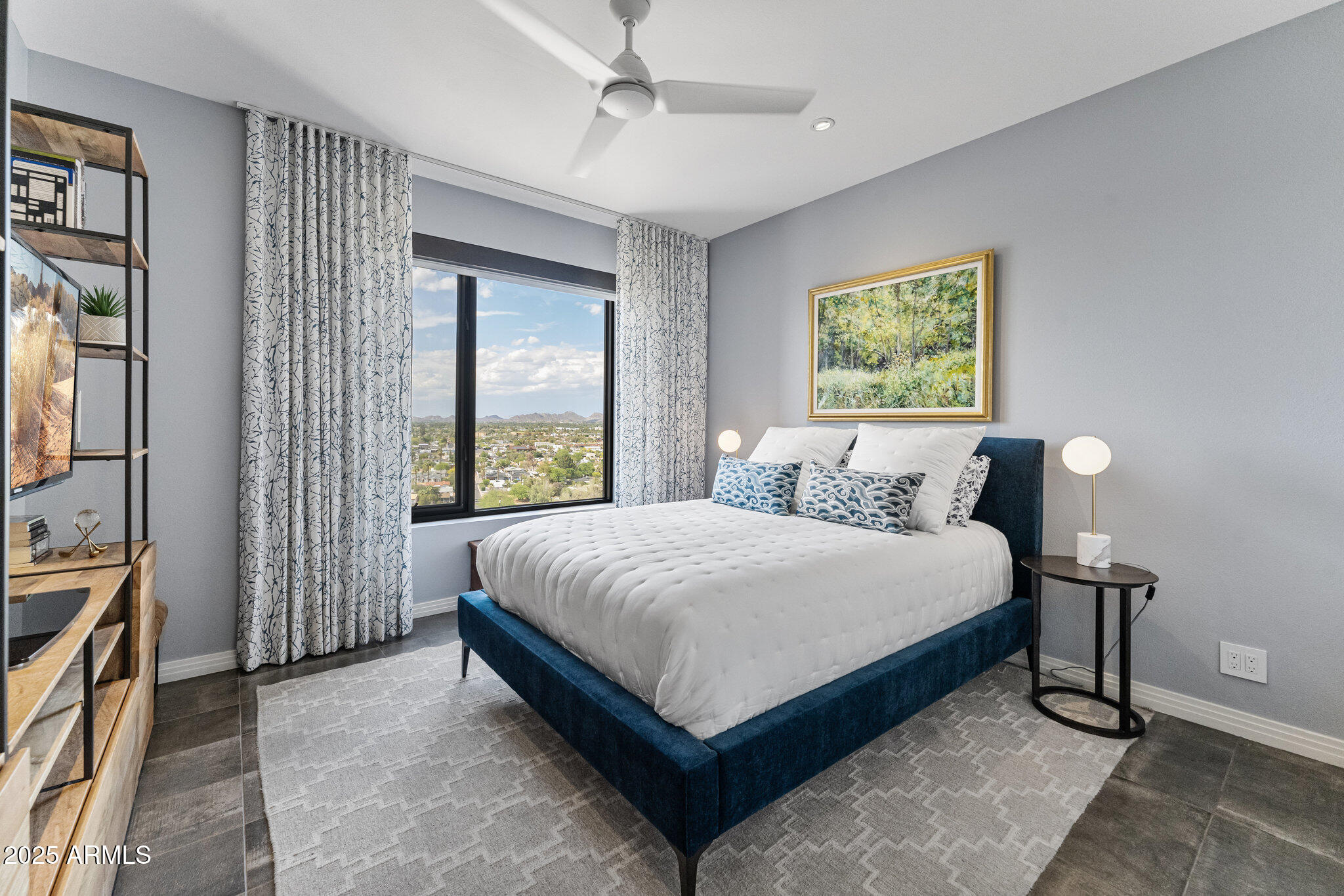 1040 E OSBORN Road, 1103