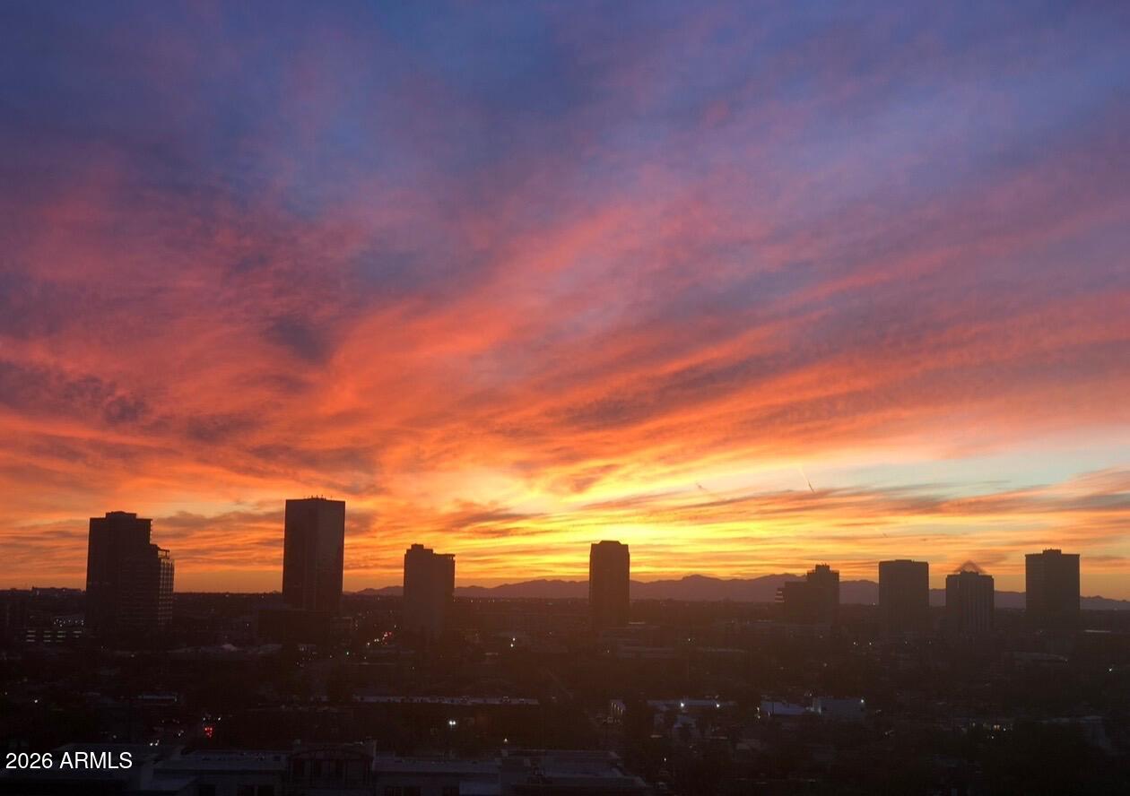 1040 E OSBORN Road, 1103