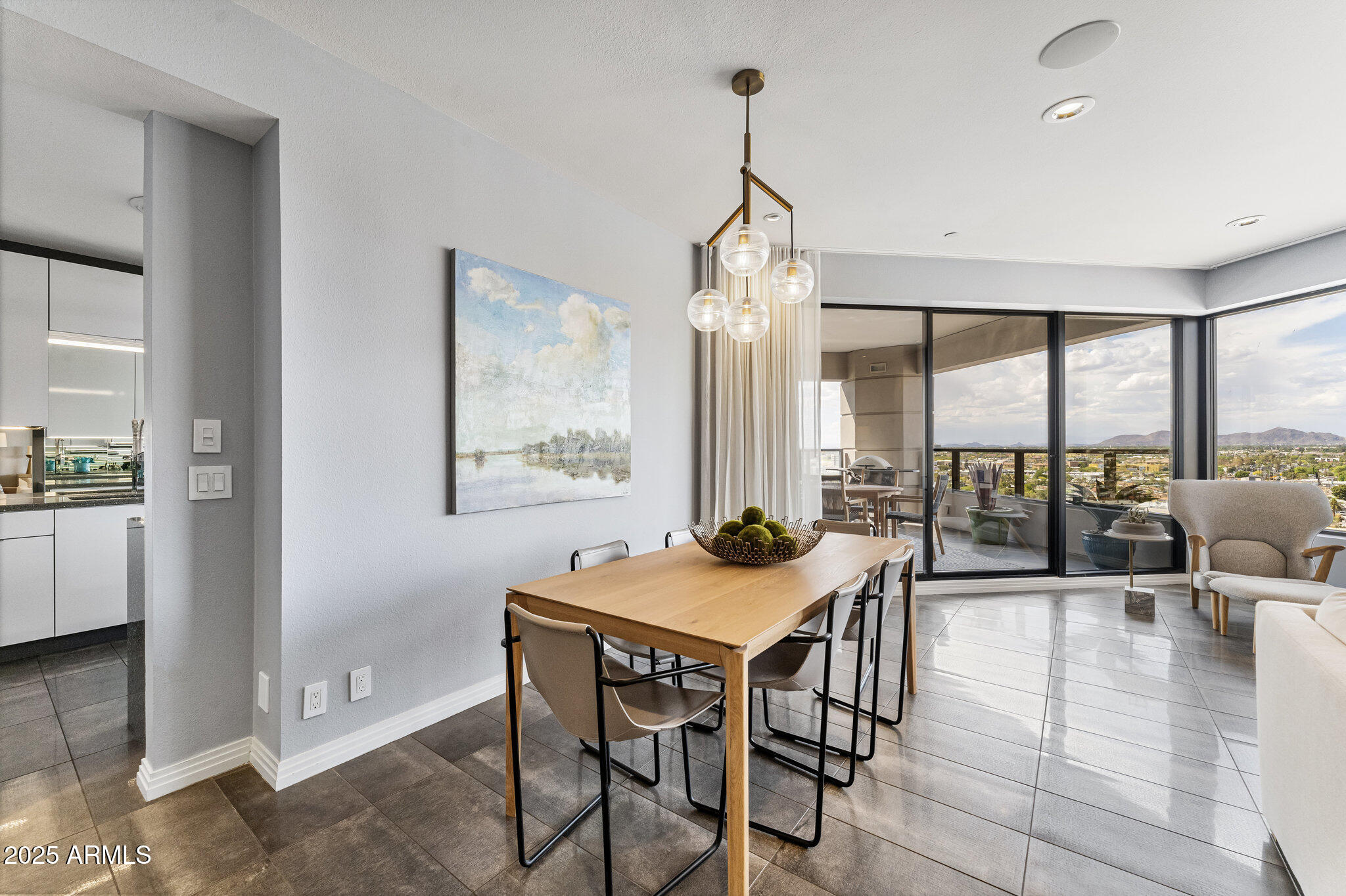 1040 E OSBORN Road, 1103