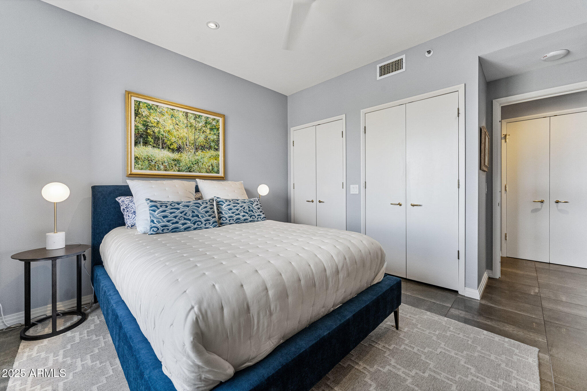 1040 E OSBORN Road, 1103