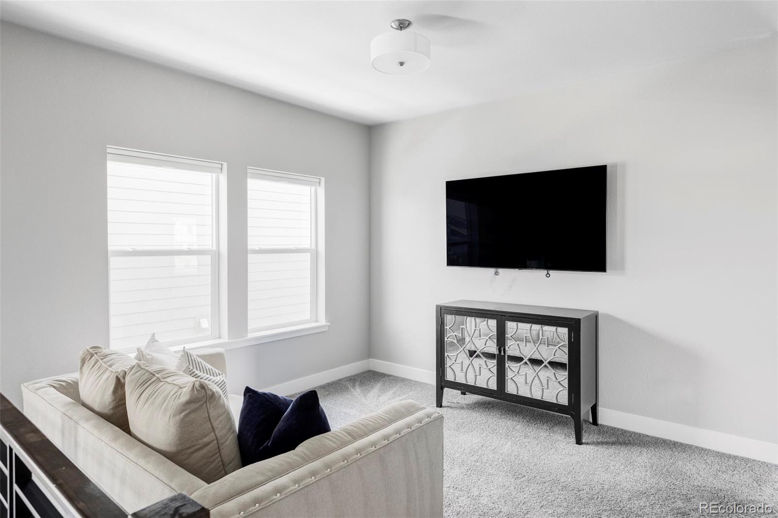 6037 N Netherland Court