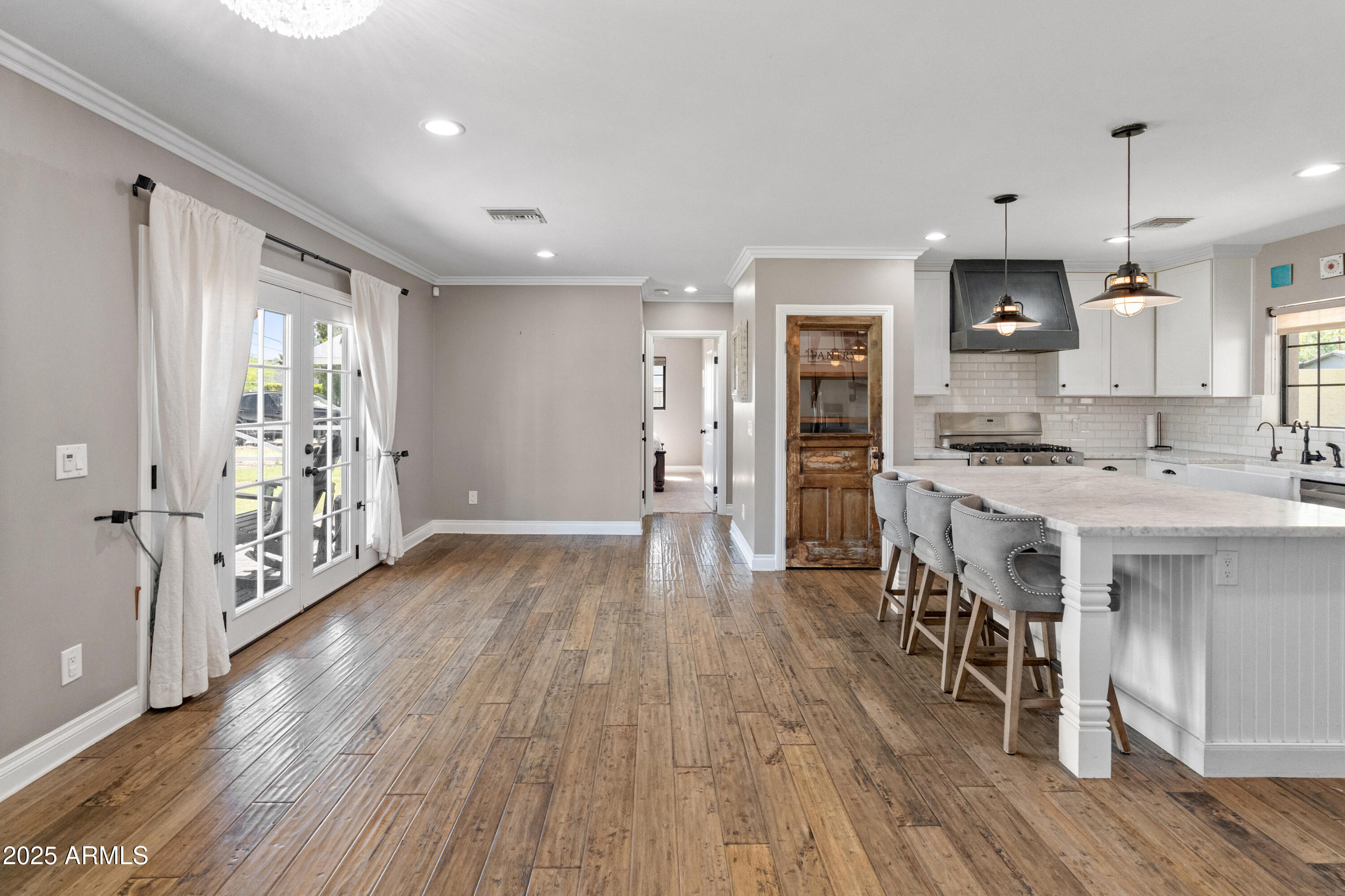 4146 E GLENROSA Avenue
