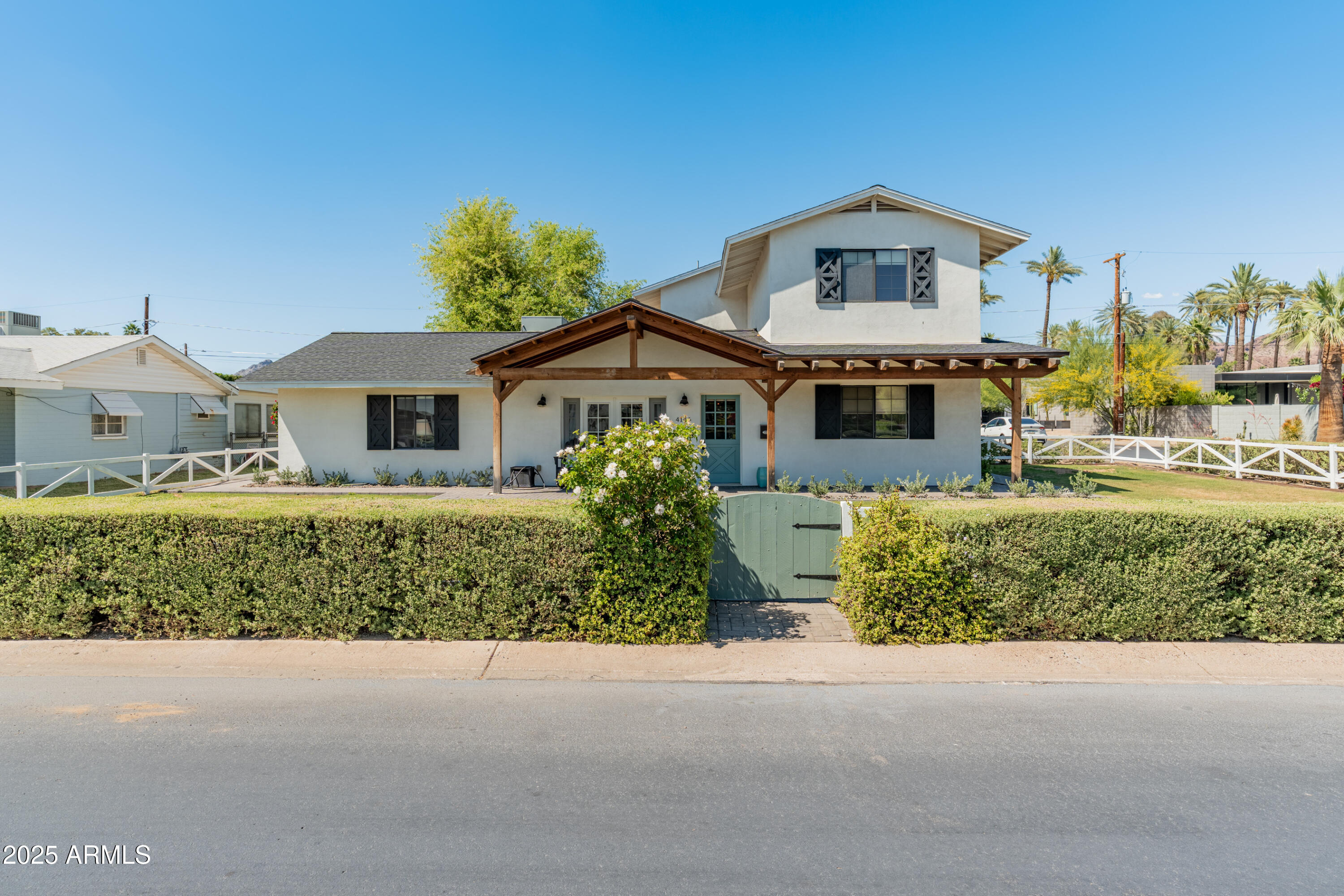 4146 E GLENROSA Avenue