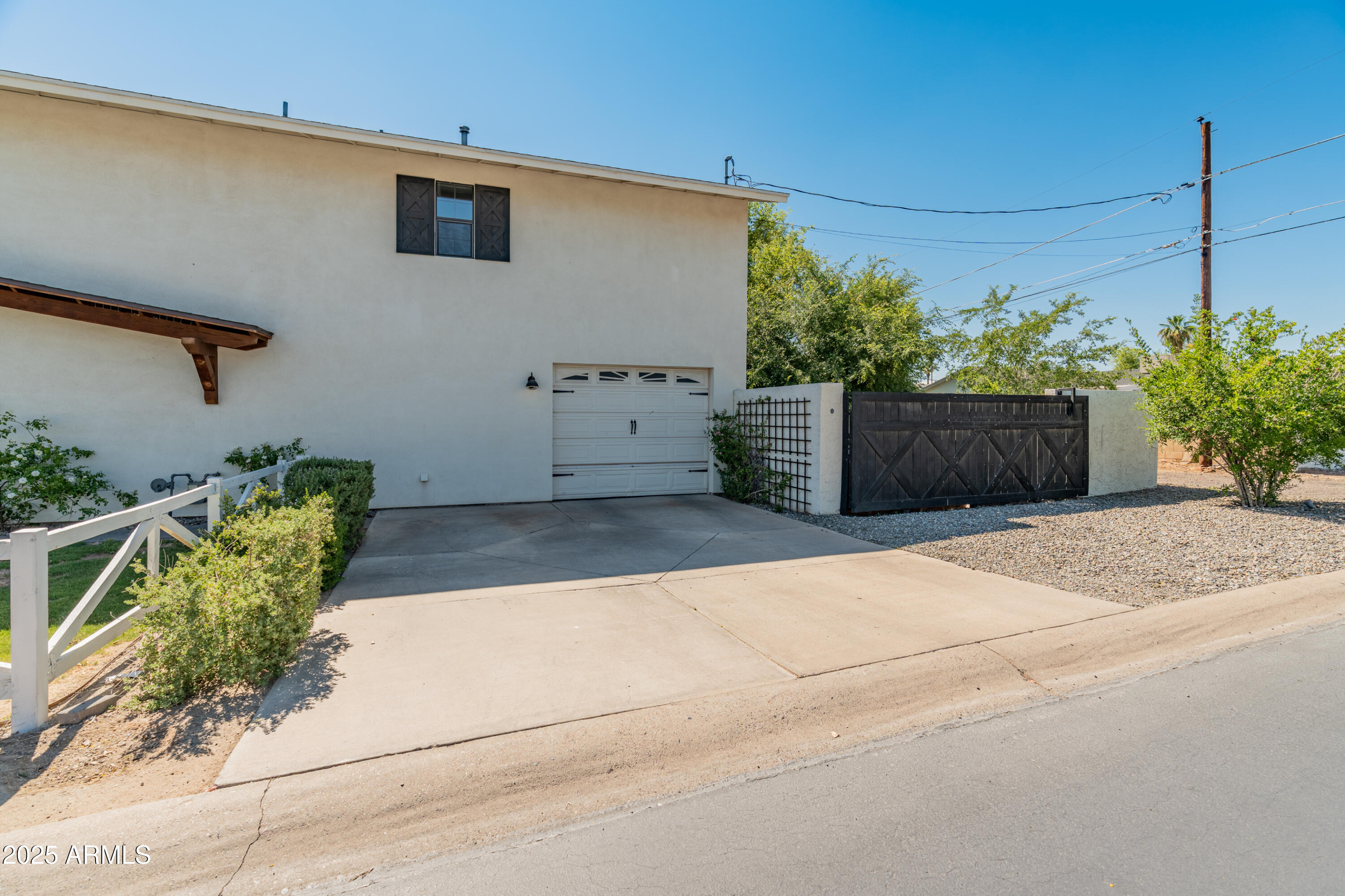 4146 E GLENROSA Avenue