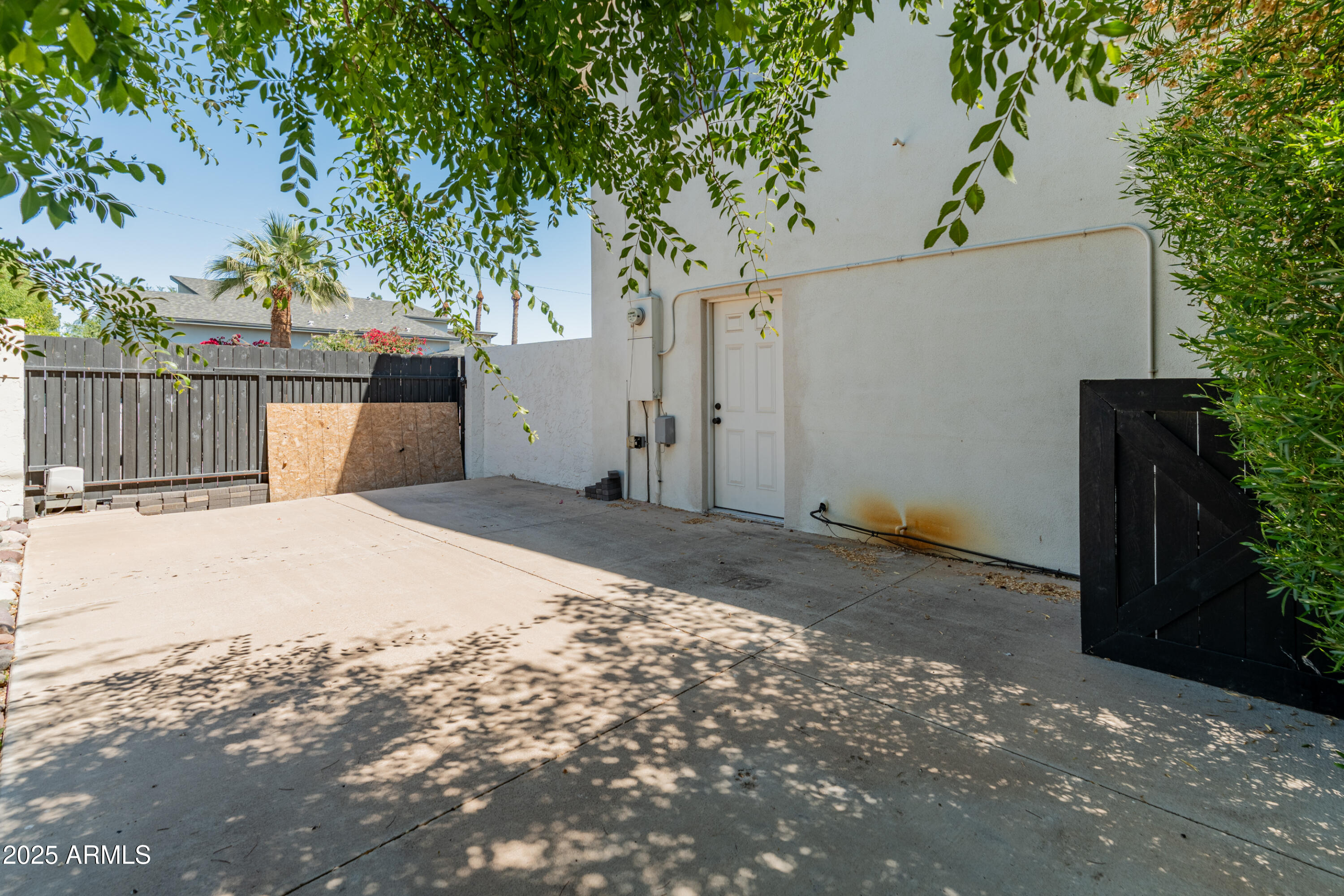 4146 E GLENROSA Avenue