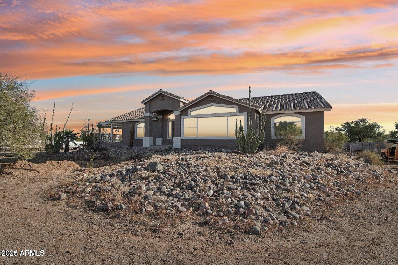 8343 W CALLE LEJOS