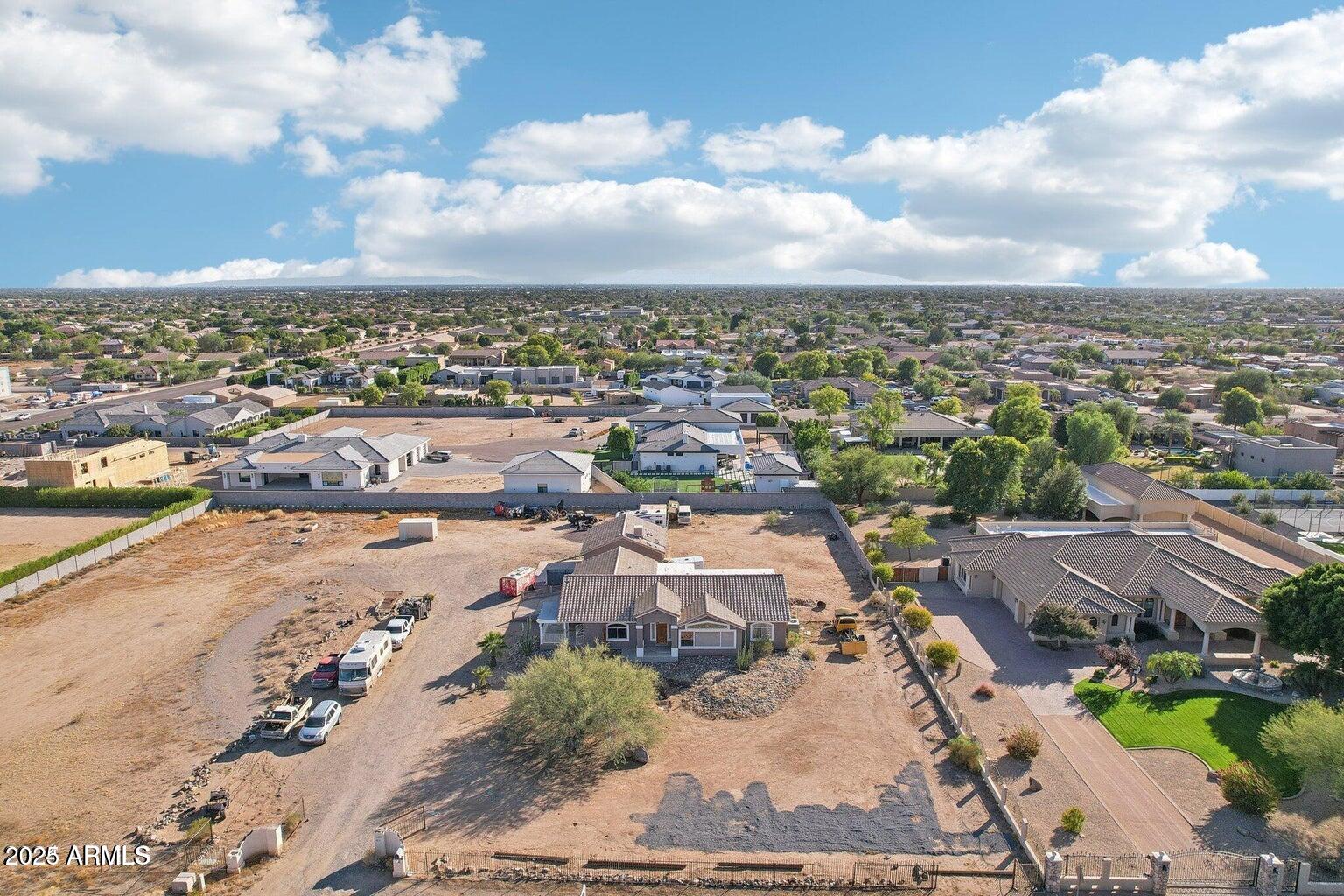 8343 W CALLE LEJOS
