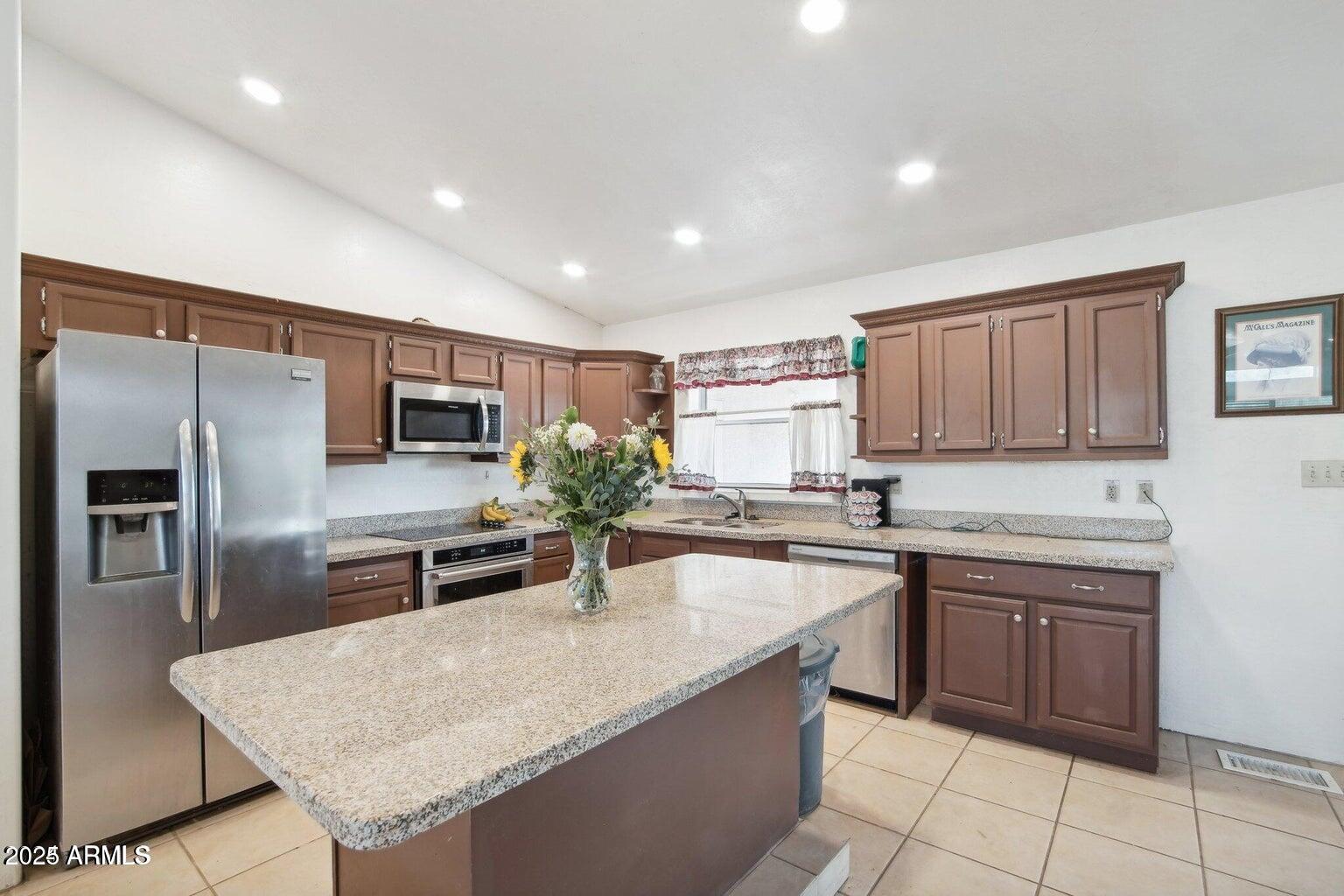 8343 W CALLE LEJOS