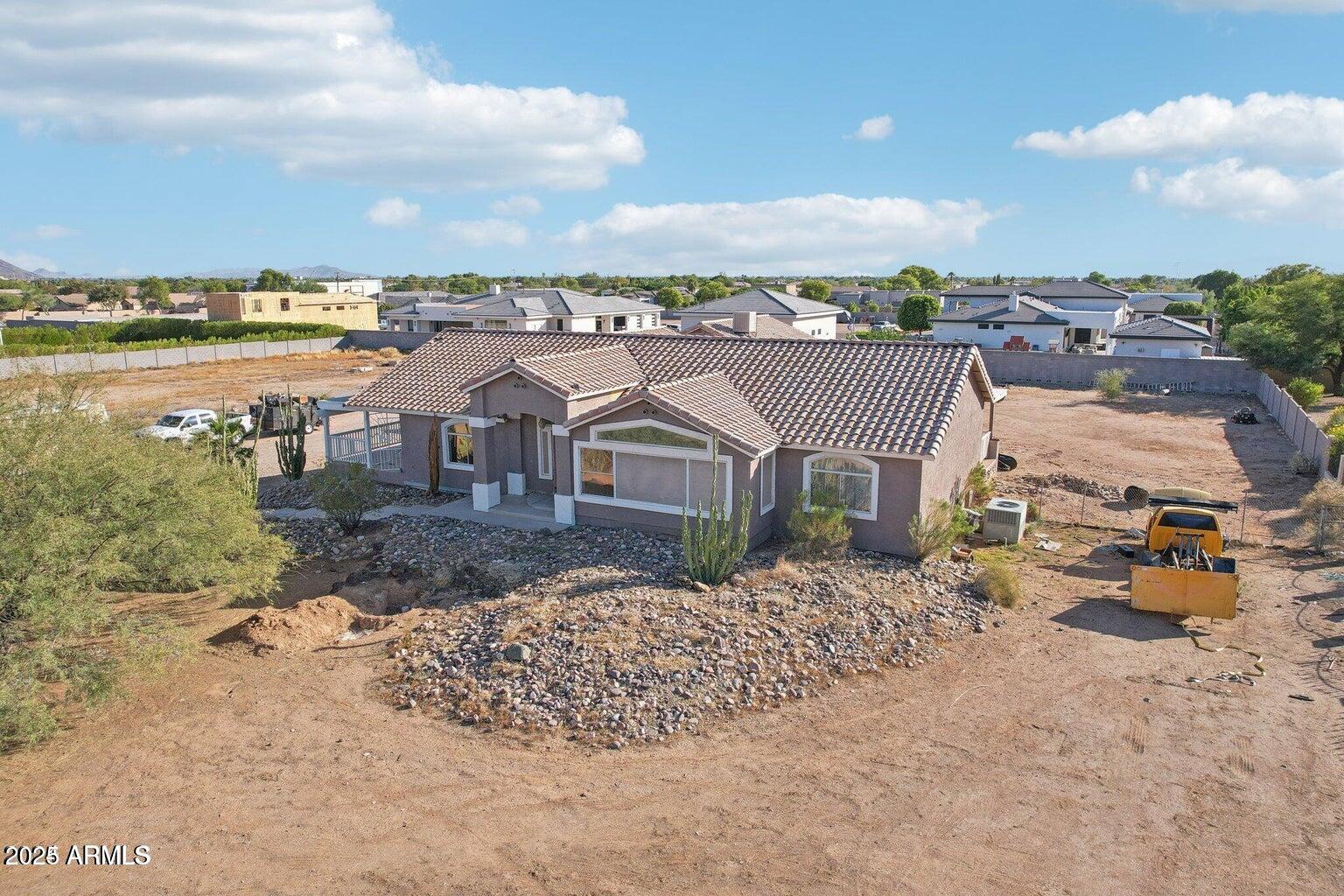 8343 W CALLE LEJOS
