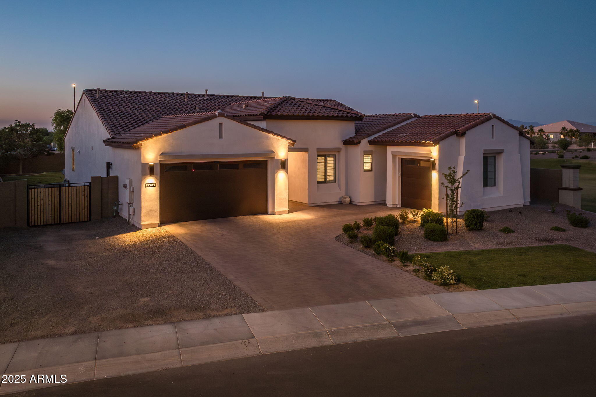 2914 E FLINTLOCK Drive