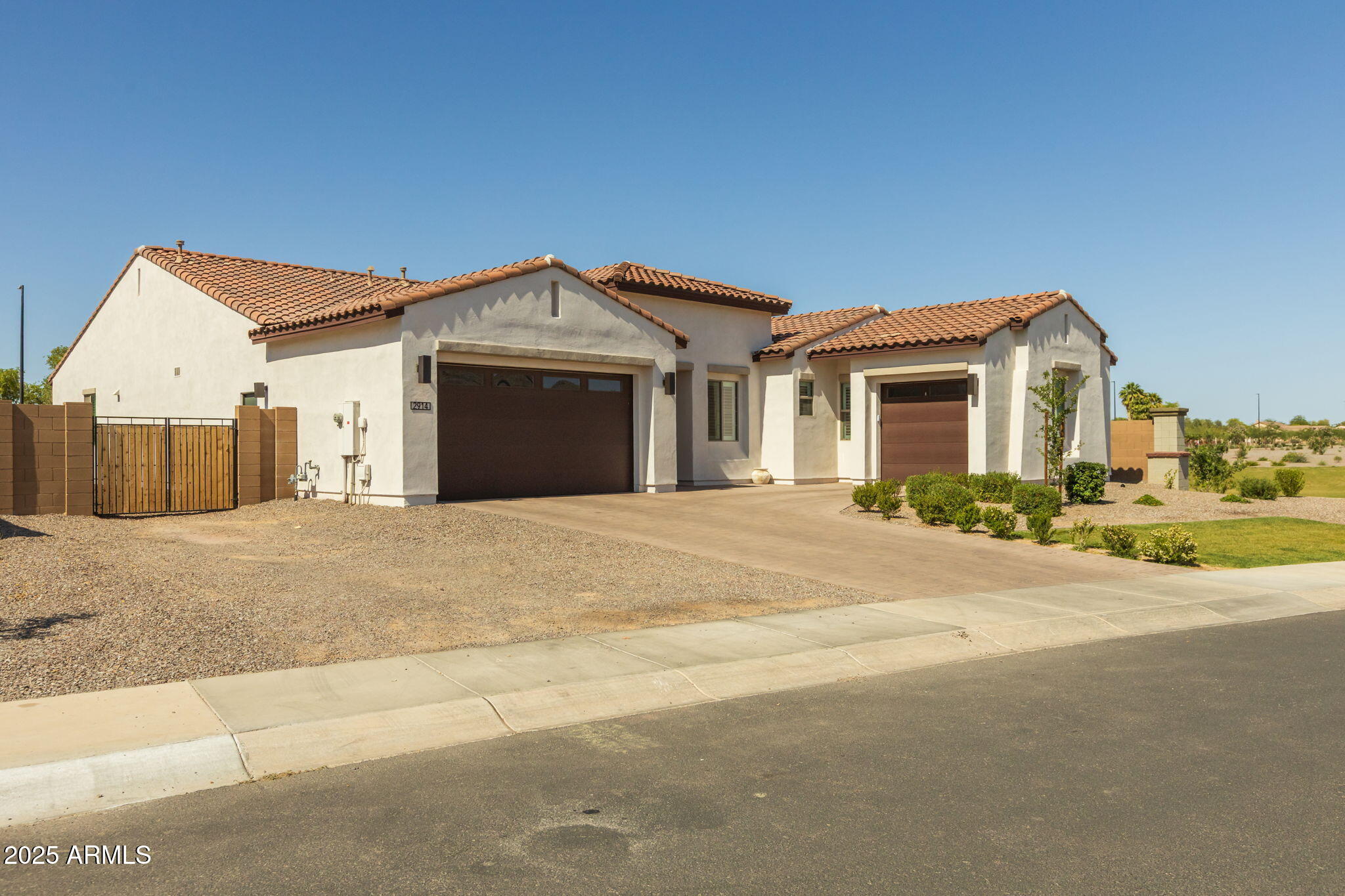 2914 E FLINTLOCK Drive