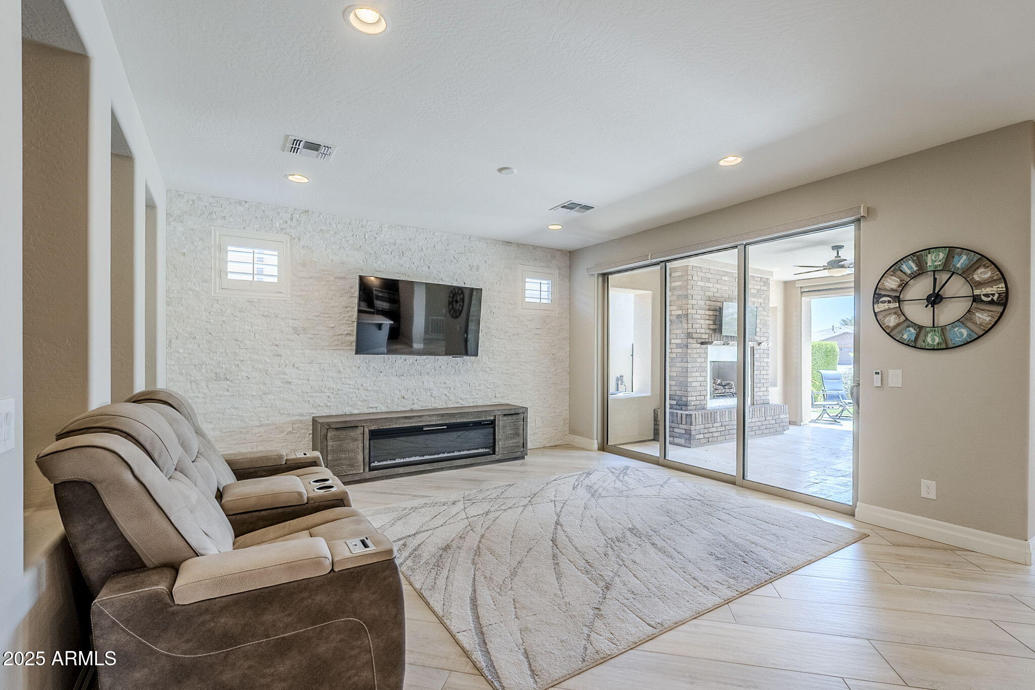 841 E FARMERS Lane