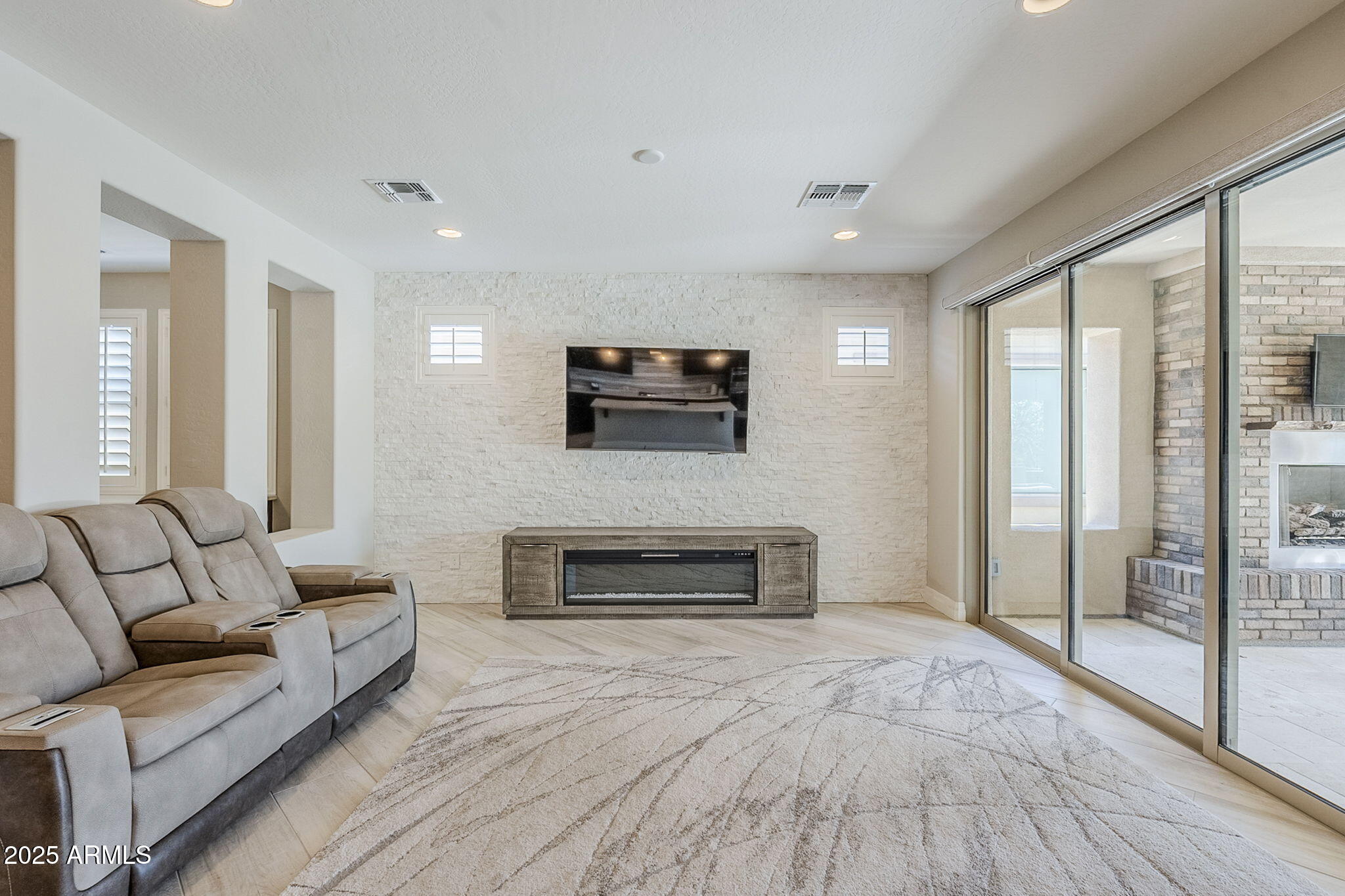 841 E FARMERS Lane