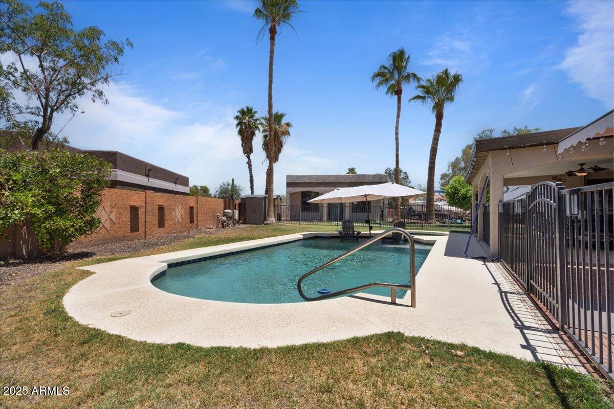 1670 E WHITTEN Street