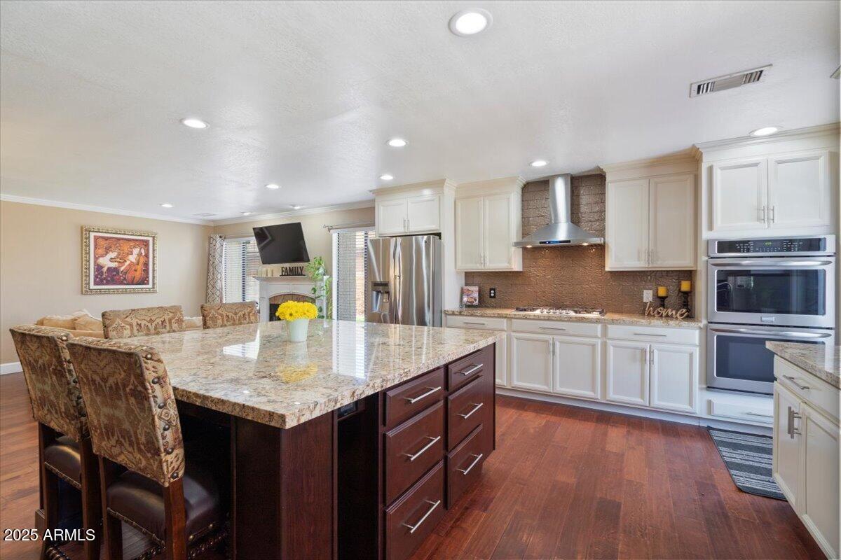 1670 E WHITTEN Street