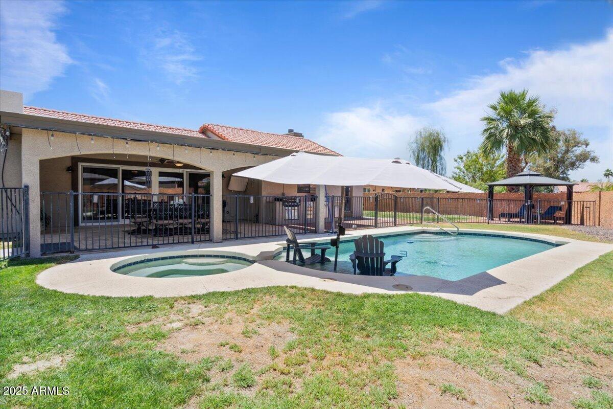 1670 E WHITTEN Street