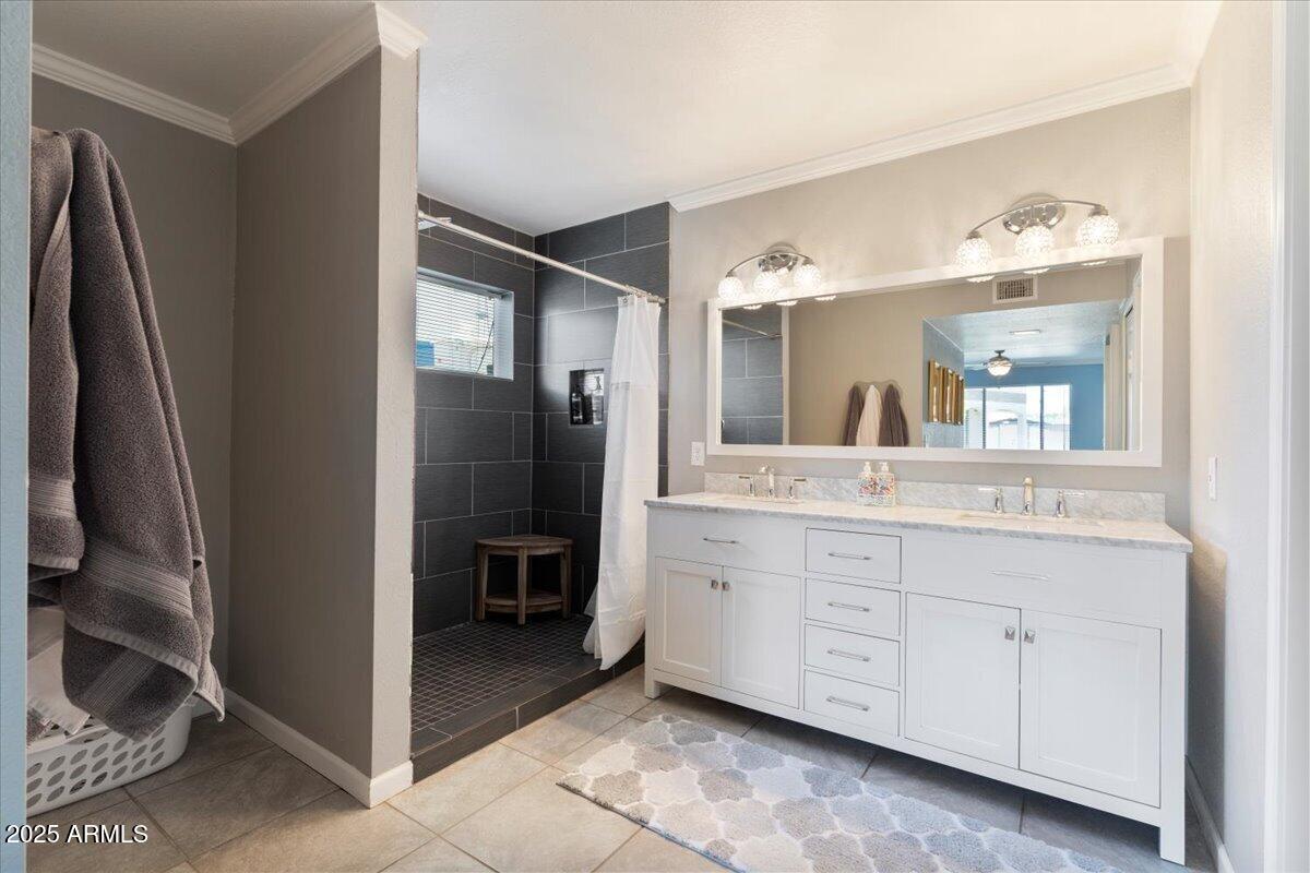 1670 E WHITTEN Street