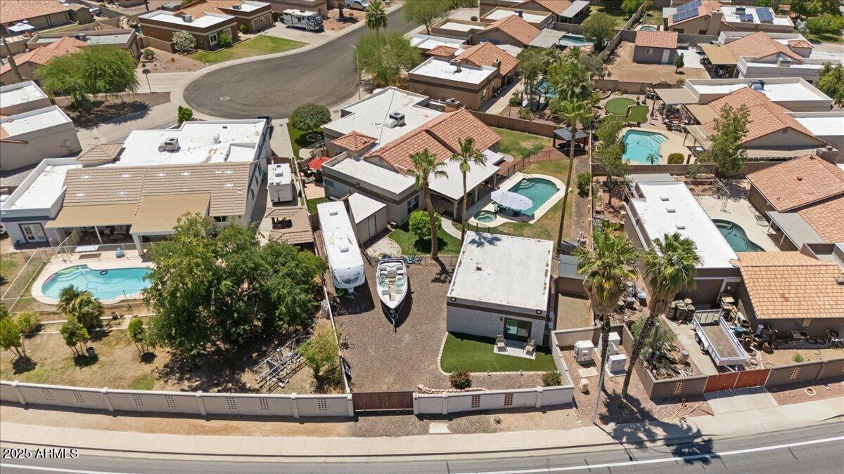 1670 E WHITTEN Street