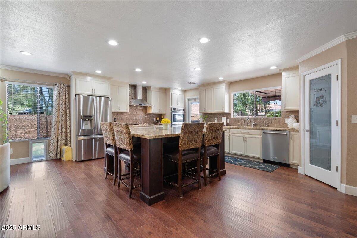 1670 E WHITTEN Street