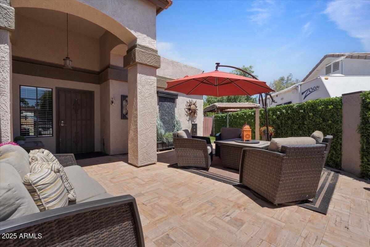 1670 E WHITTEN Street