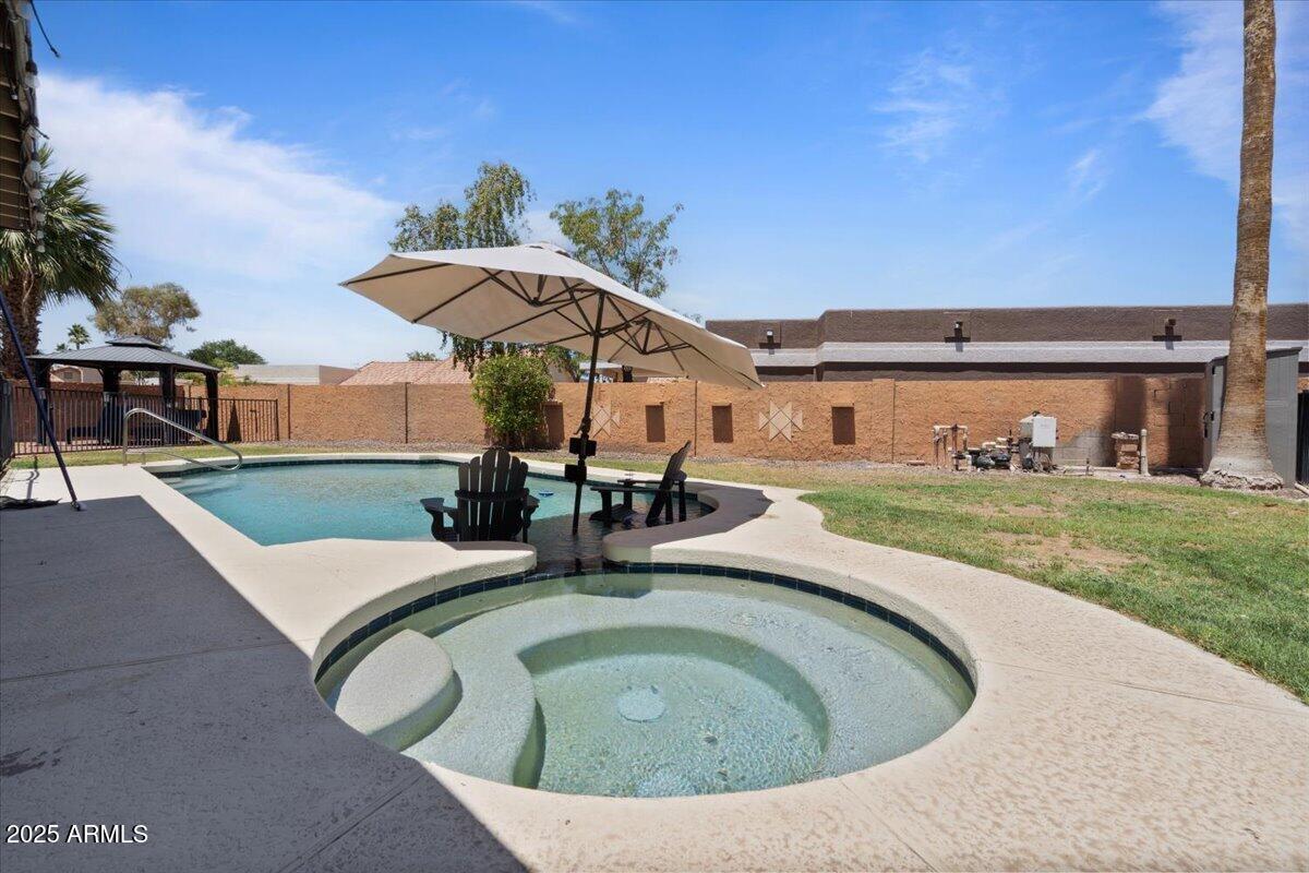 1670 E WHITTEN Street