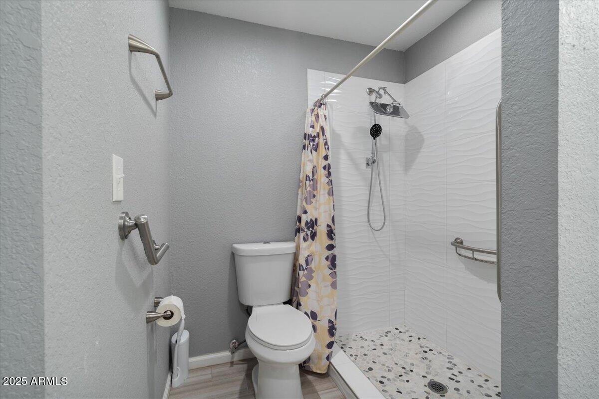 1670 E WHITTEN Street