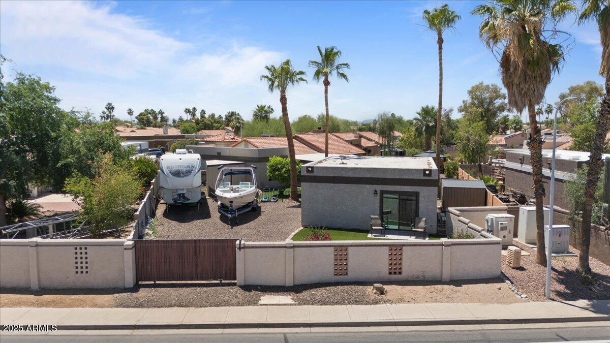 1670 E WHITTEN Street