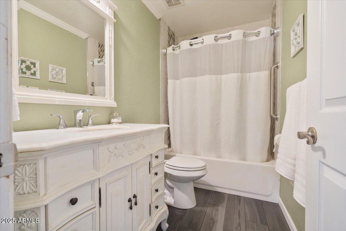 1670 E WHITTEN Street