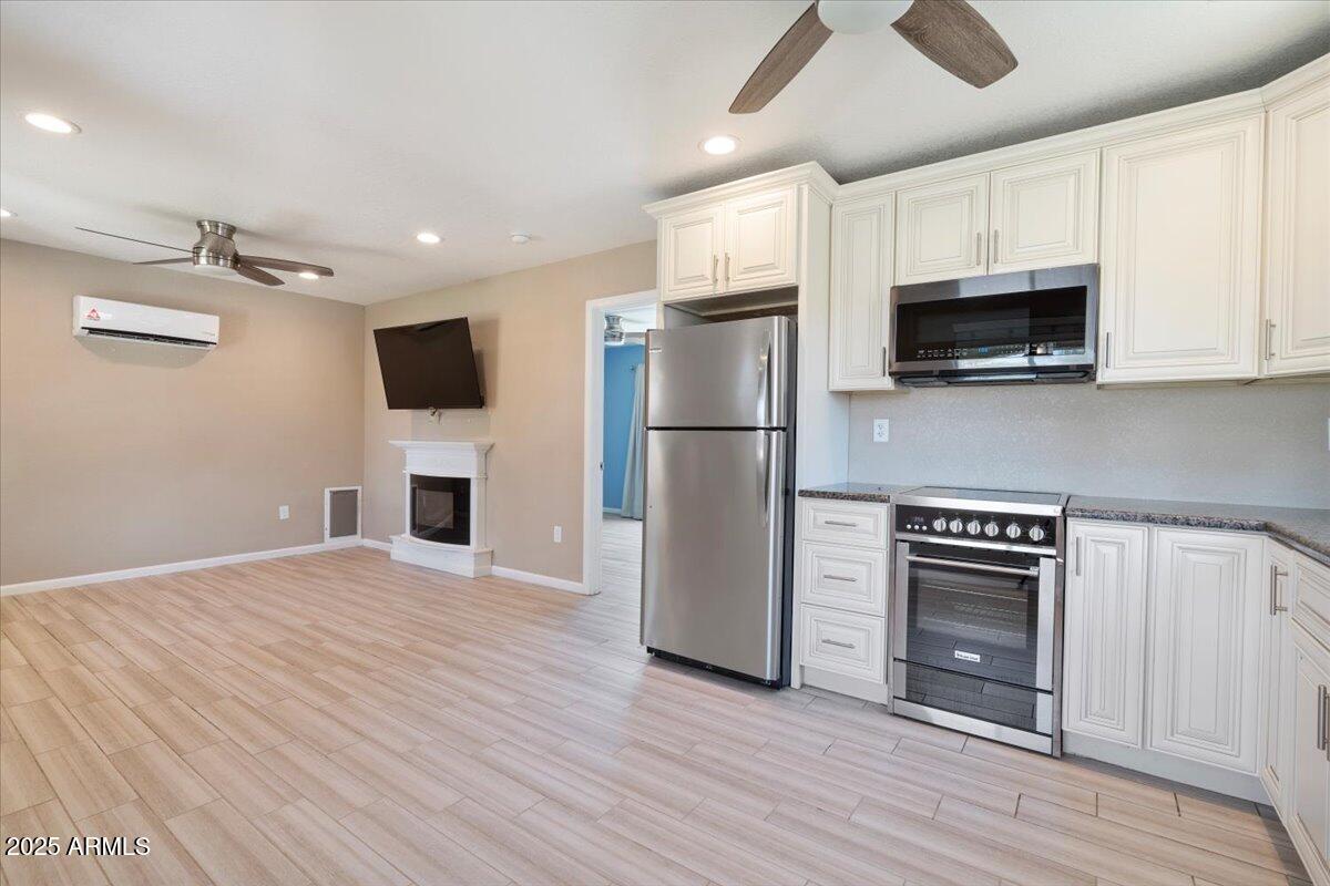 1670 E WHITTEN Street