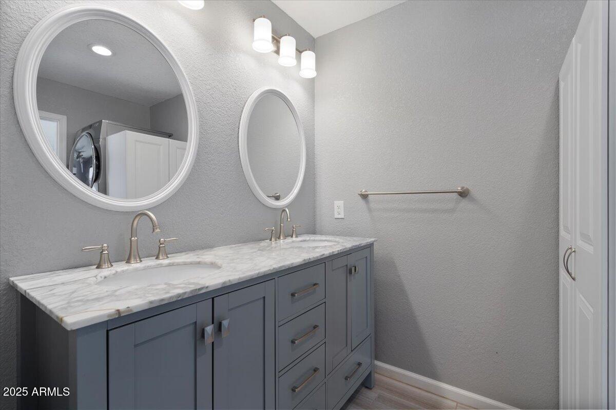 1670 E WHITTEN Street