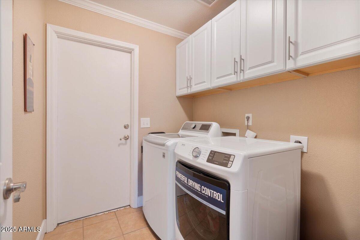 1670 E WHITTEN Street