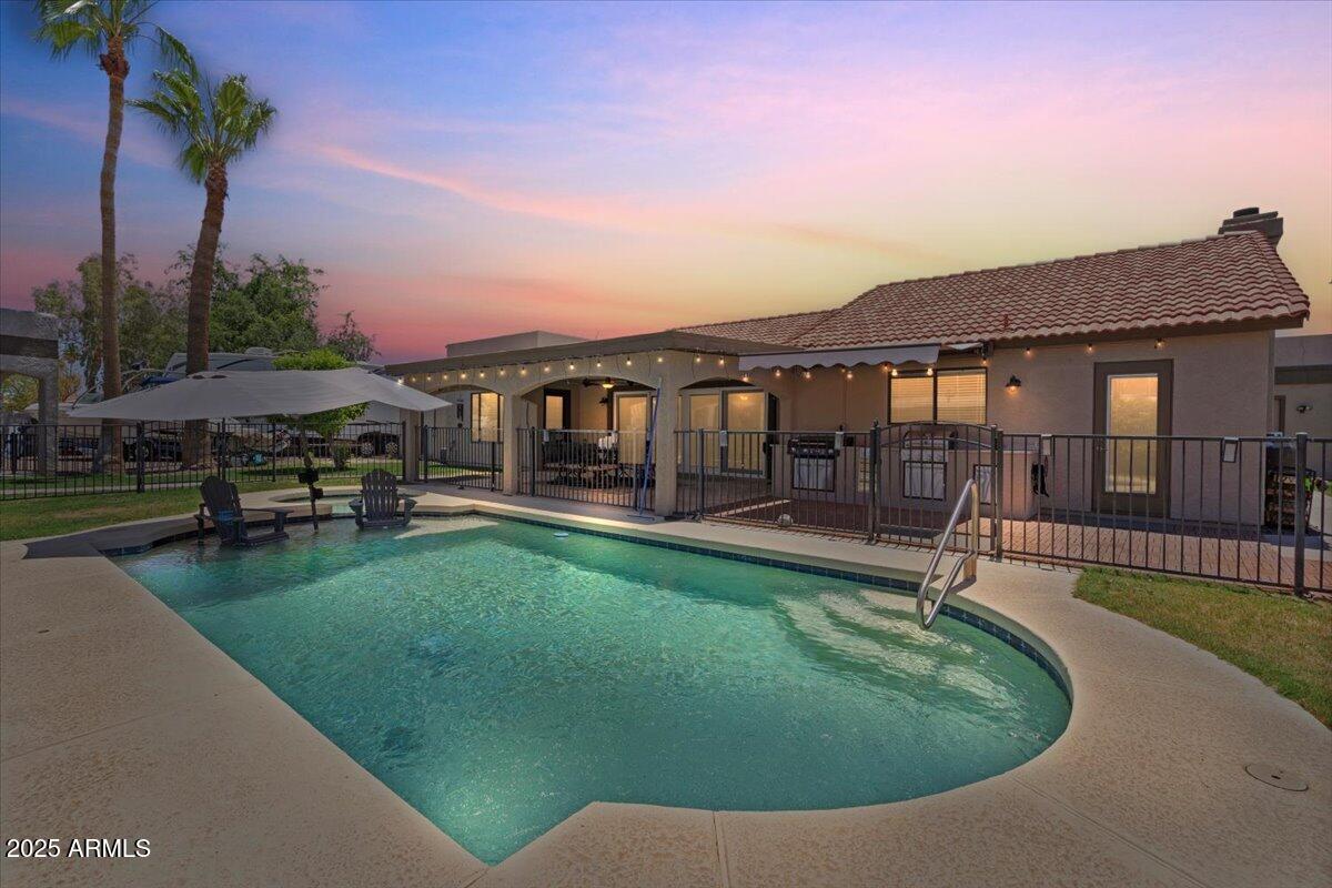 1670 E WHITTEN Street