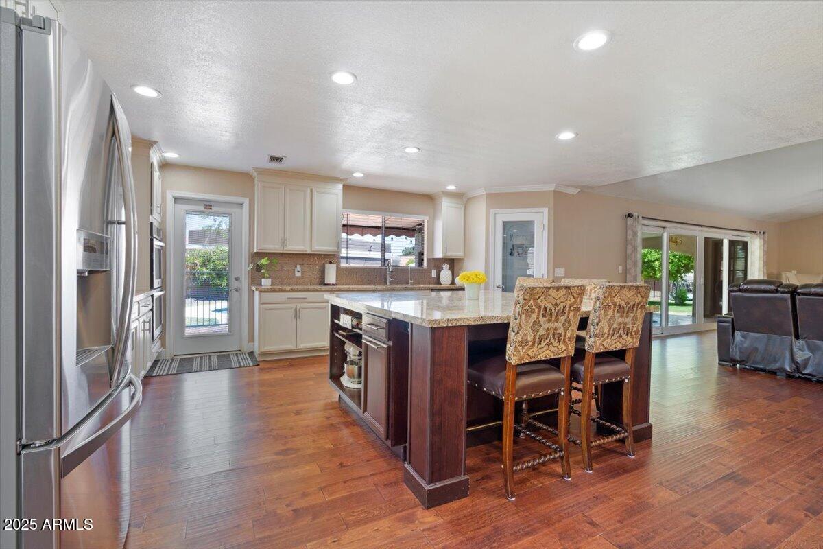 1670 E WHITTEN Street