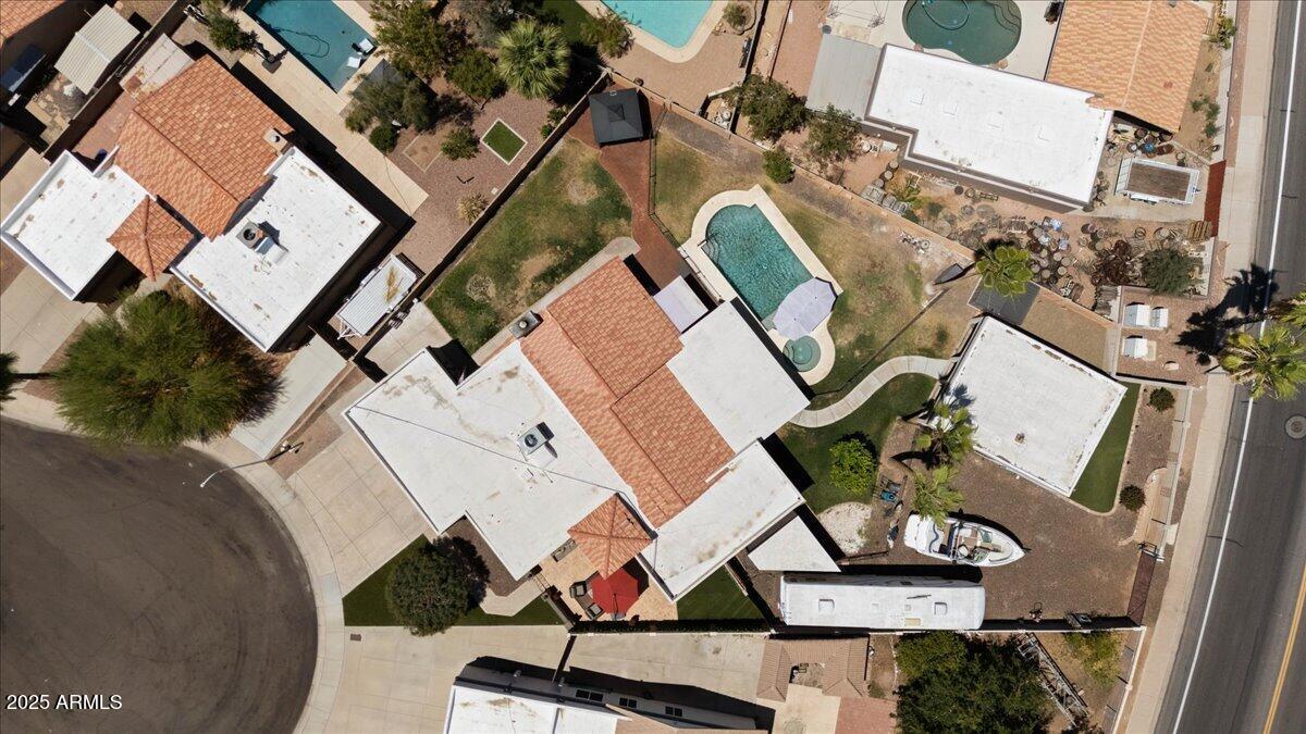 1670 E WHITTEN Street