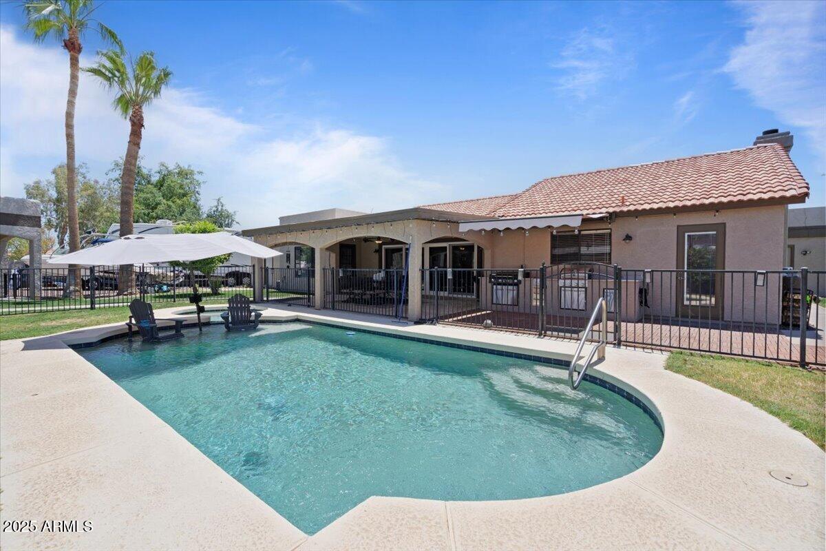 1670 E WHITTEN Street