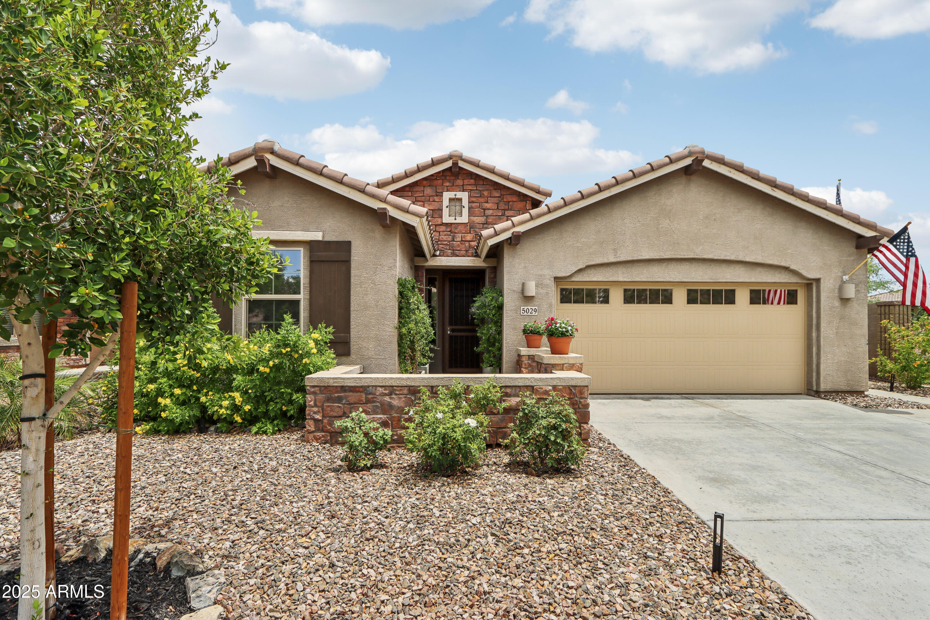 5029 S CARLYLE Drive