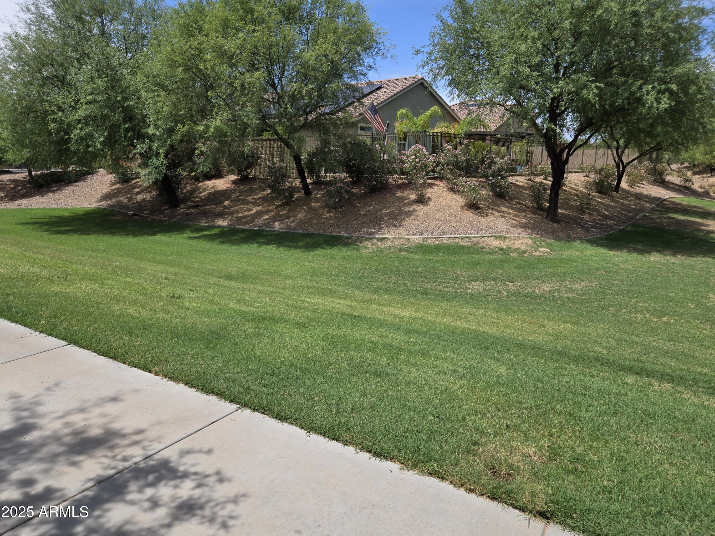 5029 S CARLYLE Drive