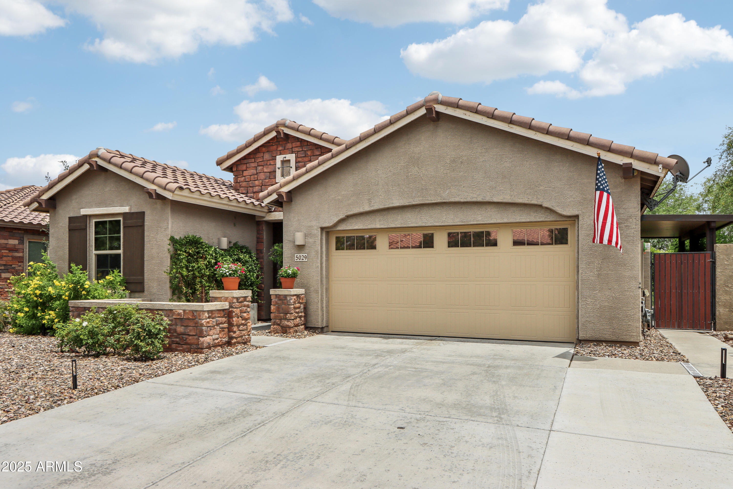 5029 S CARLYLE Drive