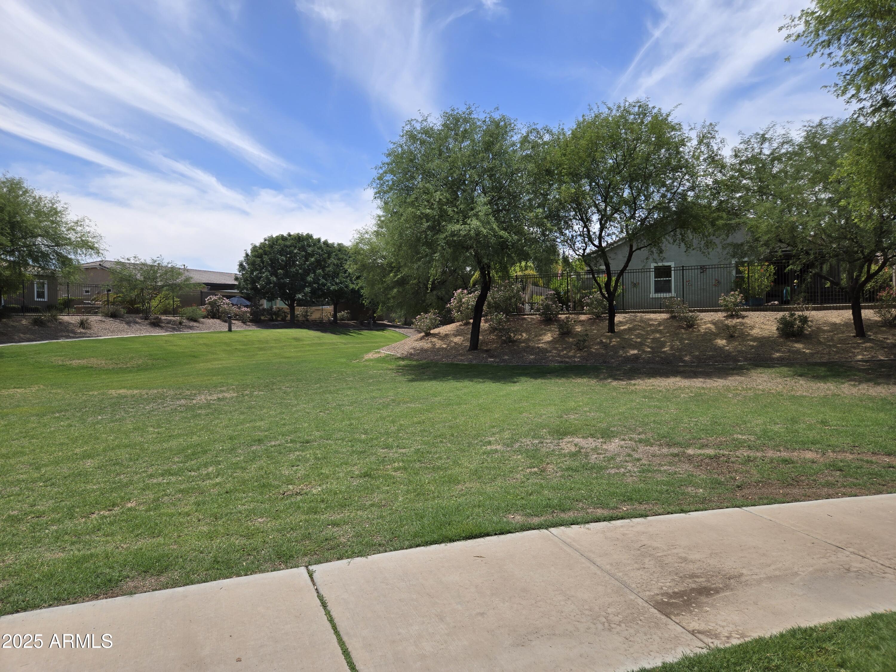 5029 S CARLYLE Drive