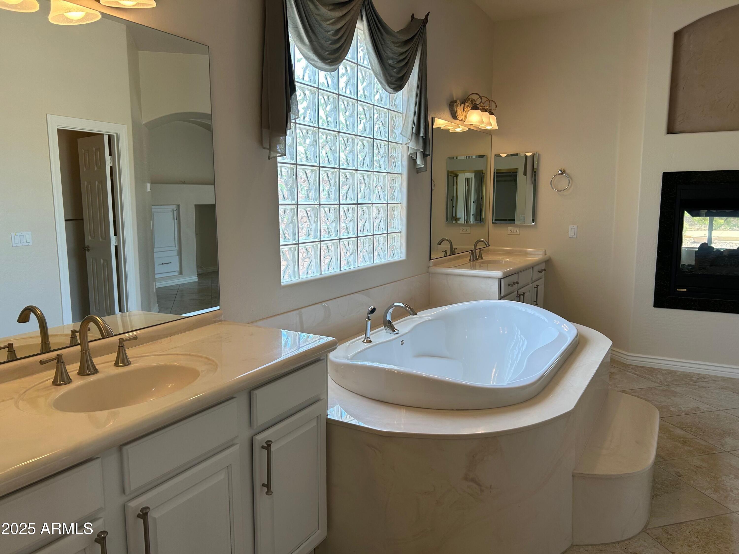 22239 N LOS CABALLOS Drive