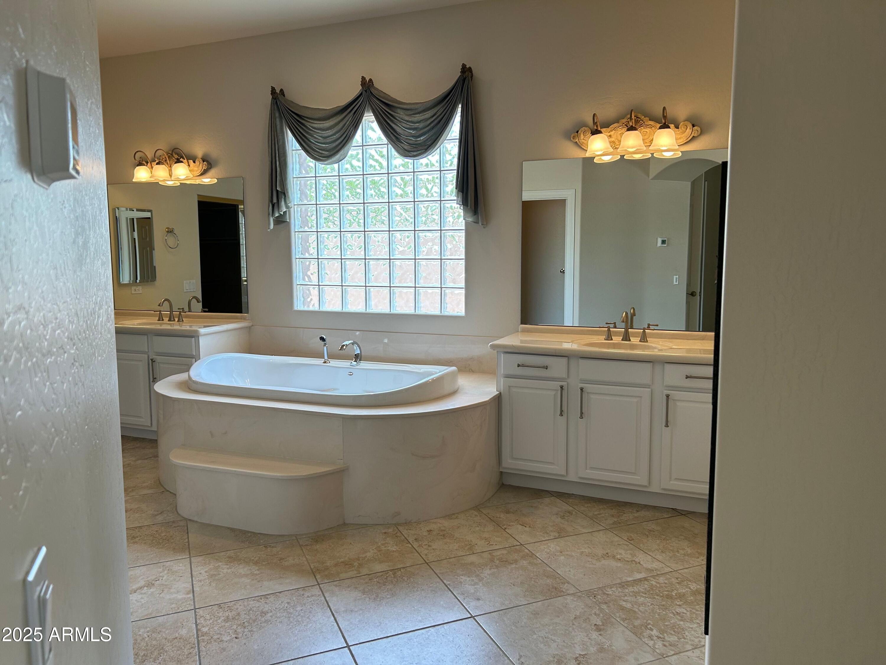 22239 N LOS CABALLOS Drive