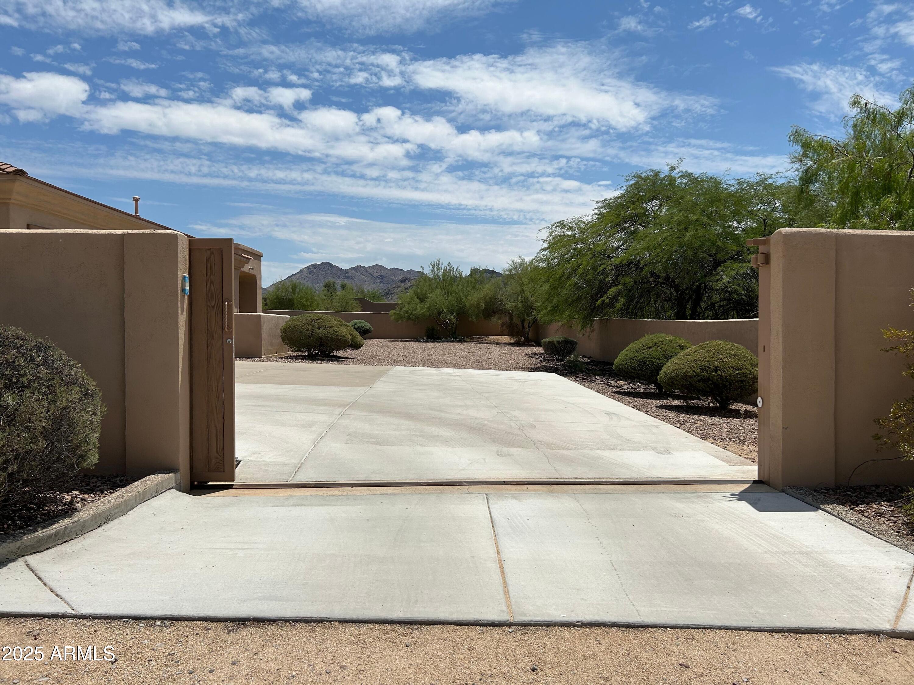 22239 N LOS CABALLOS Drive