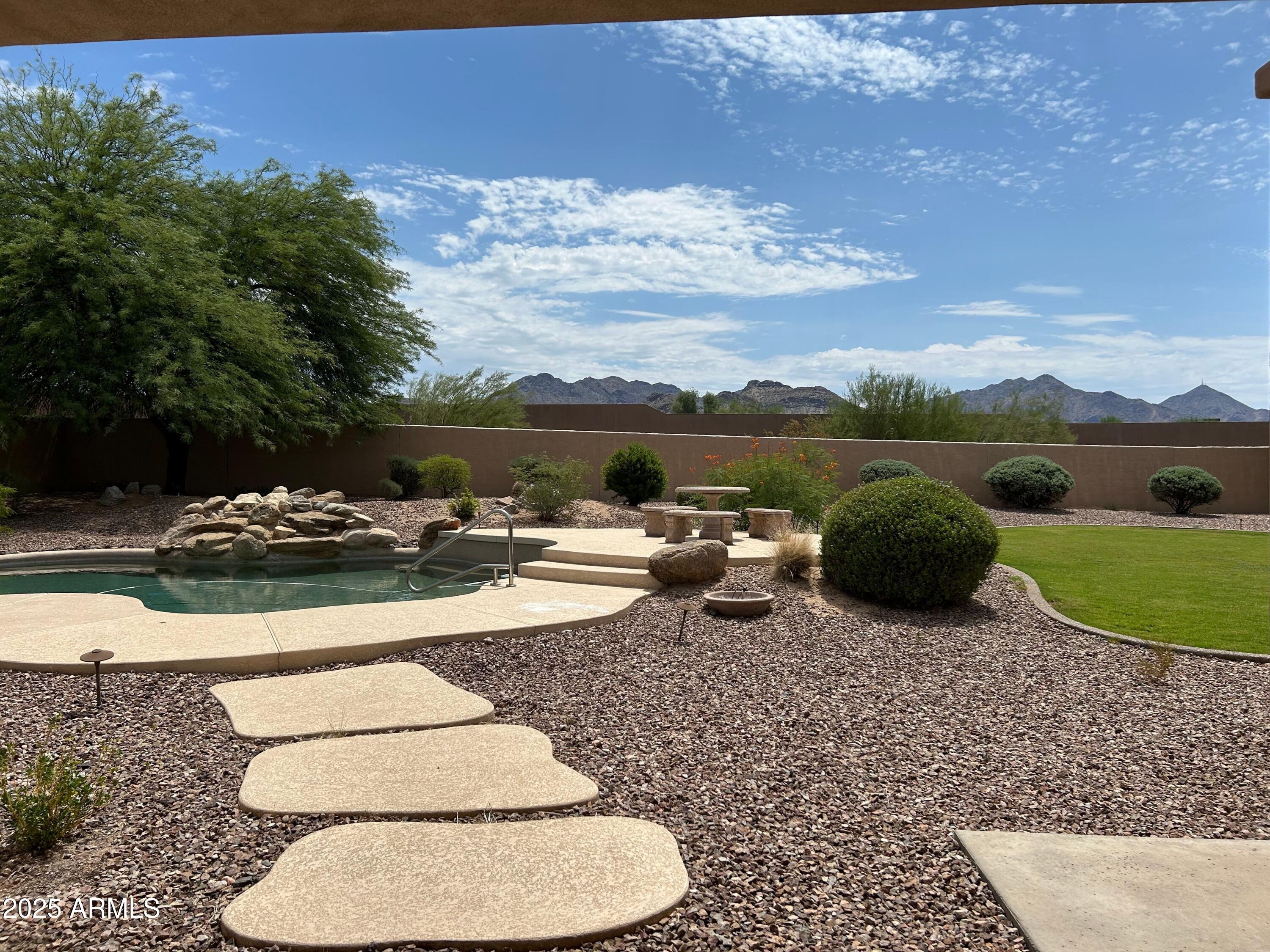 22239 N LOS CABALLOS Drive