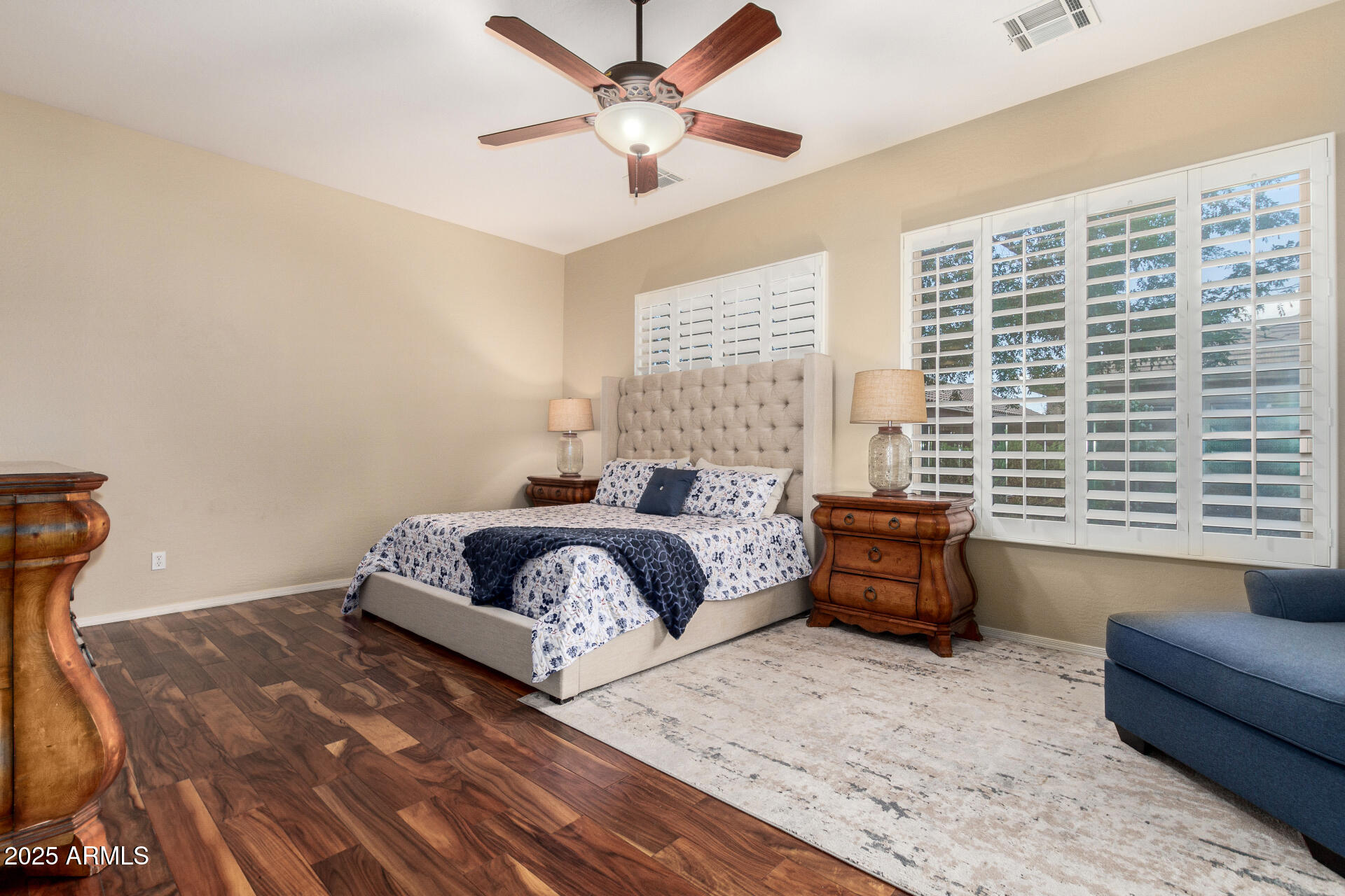 2554 E HONEYSUCKLE Place
