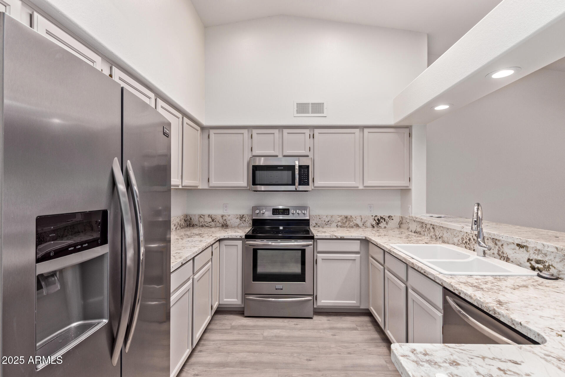 1021 S GREENFIELD Road 1211