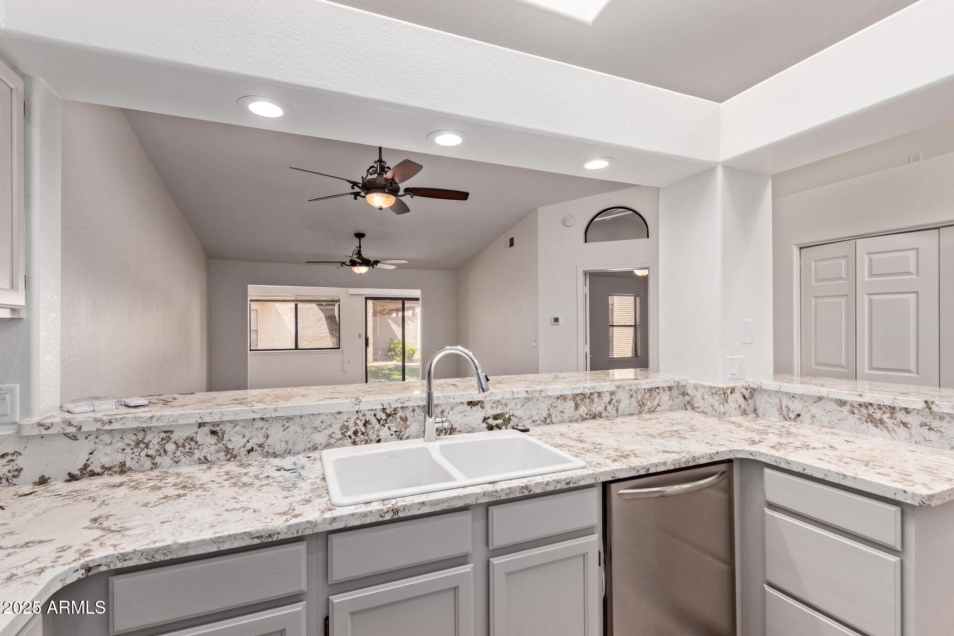 1021 S GREENFIELD Road 1211