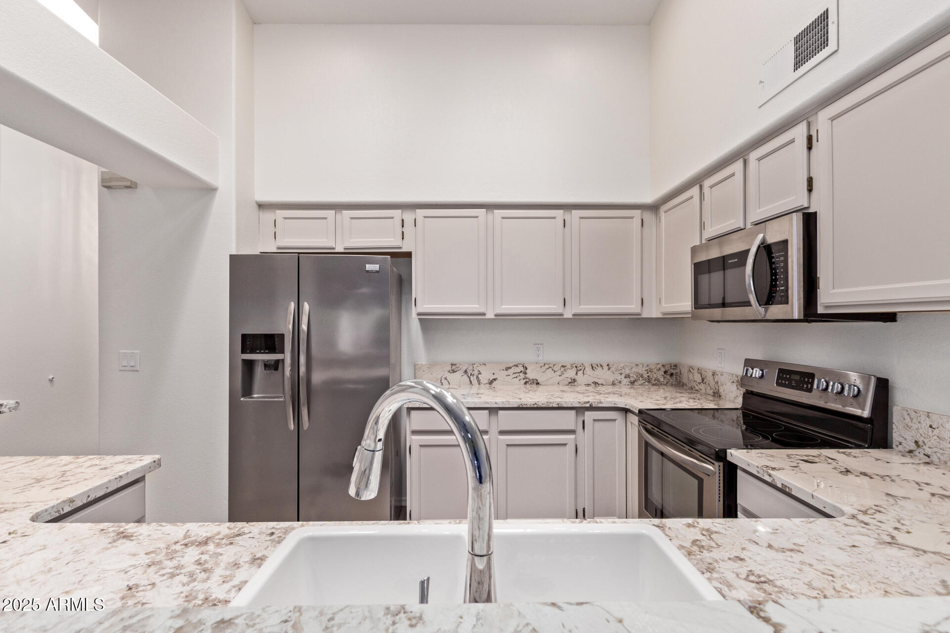1021 S GREENFIELD Road 1211