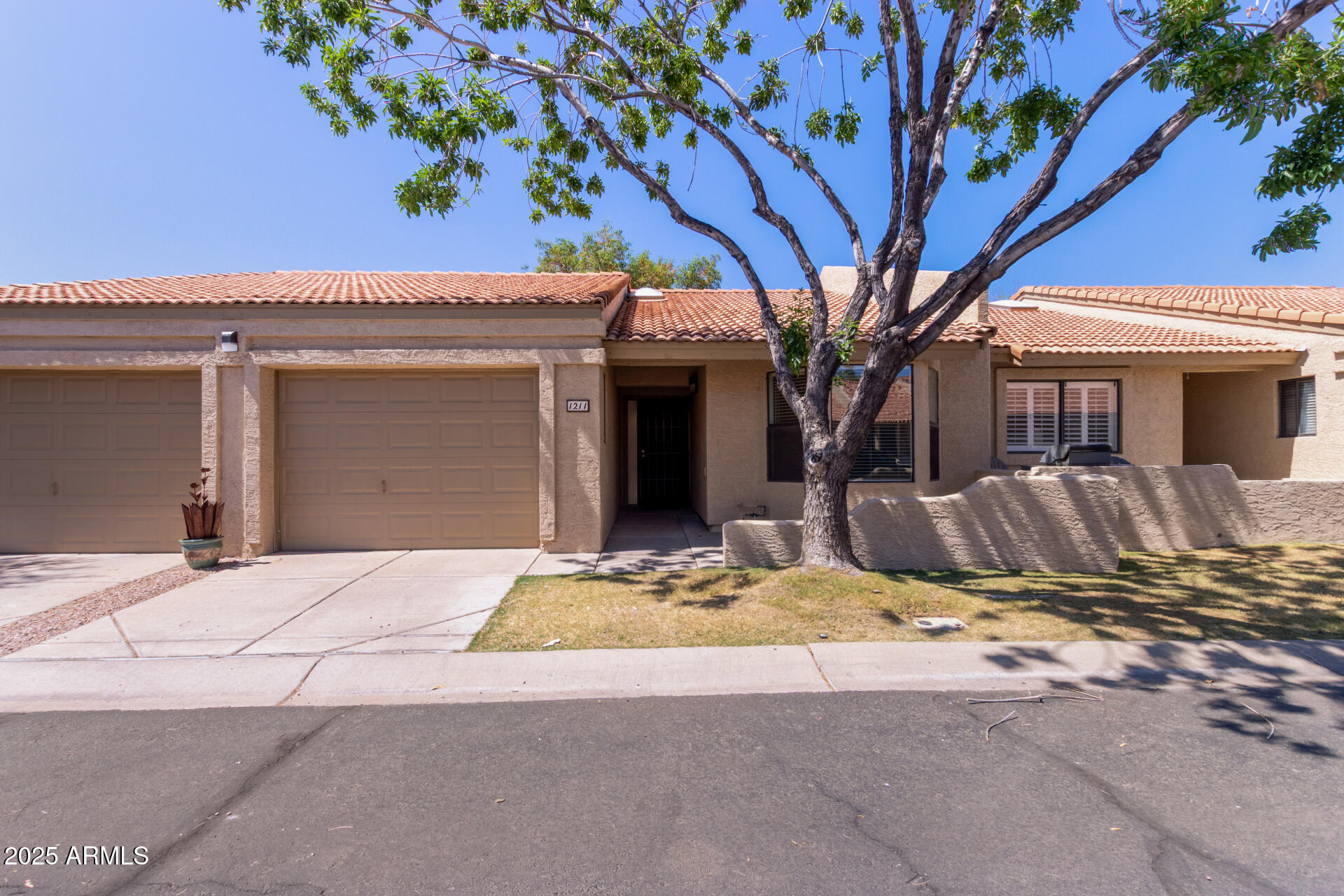 1021 S GREENFIELD Road 1211