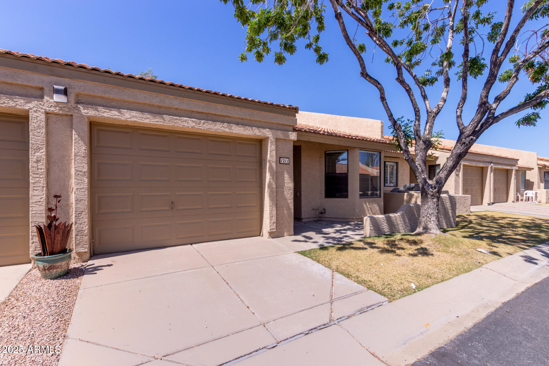 1021 S GREENFIELD Road 1211