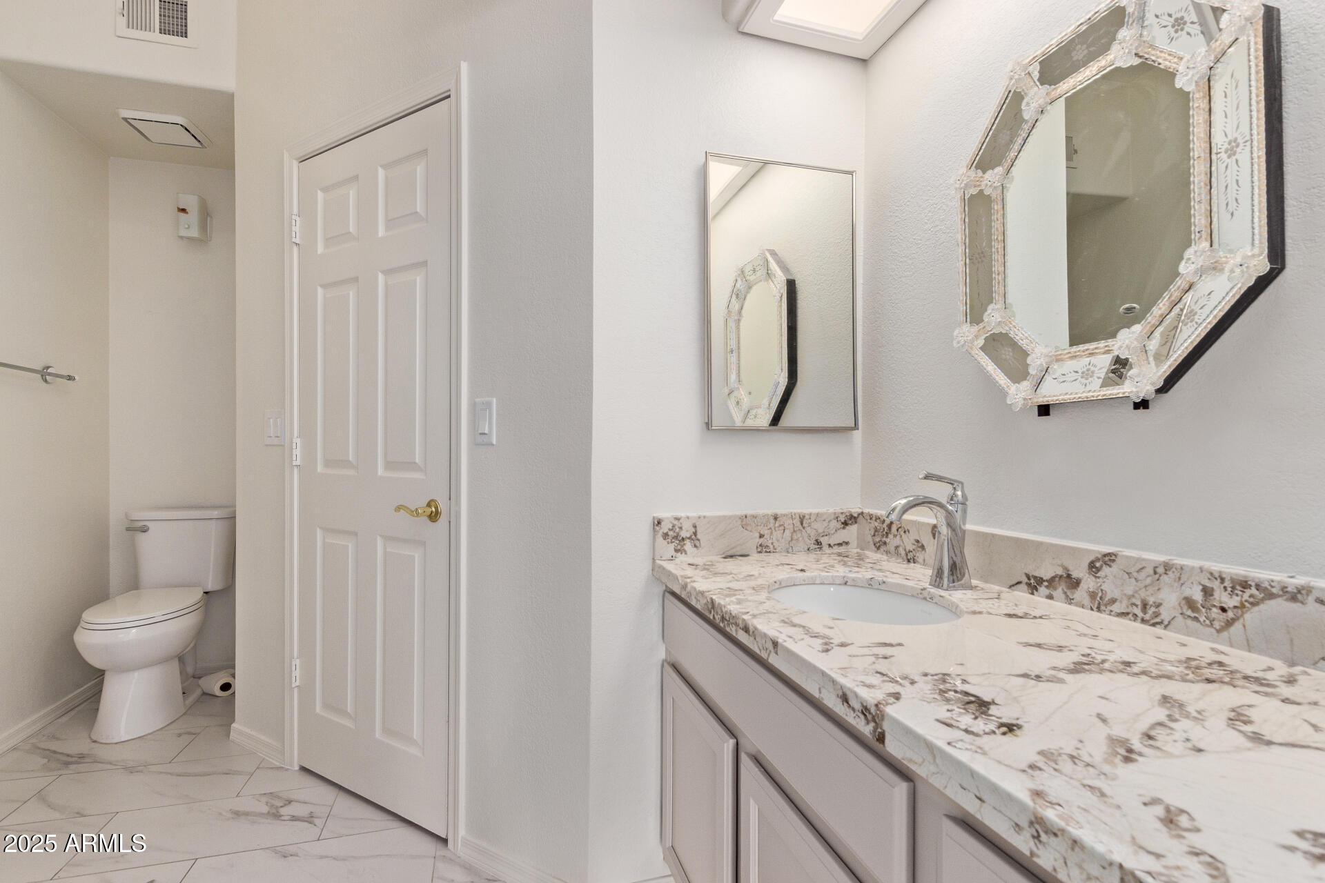 1021 S GREENFIELD Road 1211
